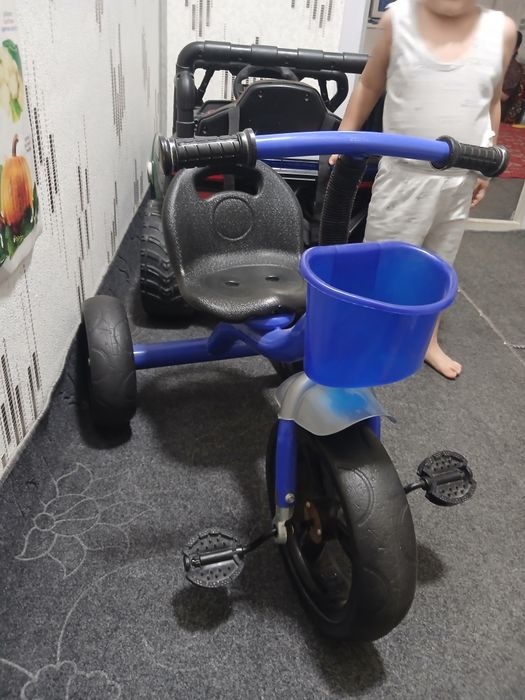 Bolalar velosipedi. bolalar veligi