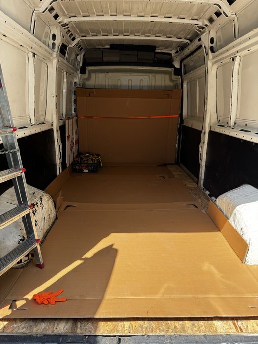 Inchiriez duba / autoutilitara 3.5T se conduce cu B, 250 Ron / zi