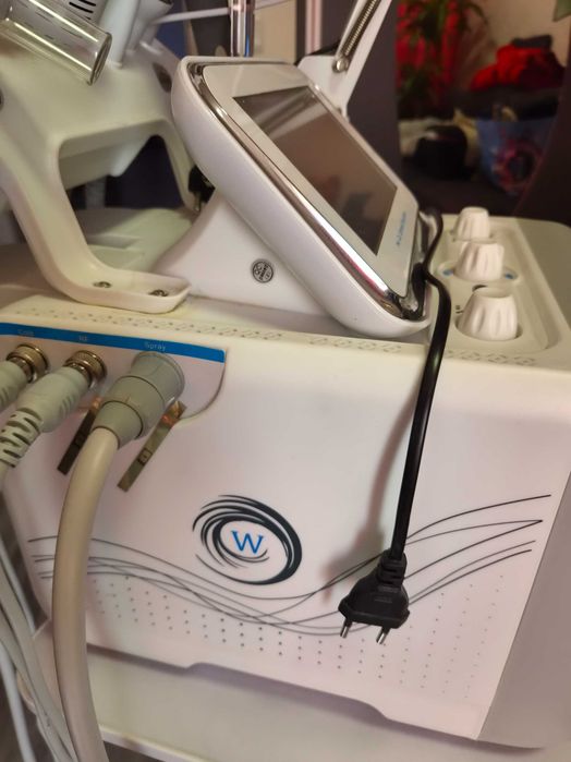 Aparat cosmetic profesional H2-O Small Bubble multifuncțional + mască LED. Pret 1200 lei