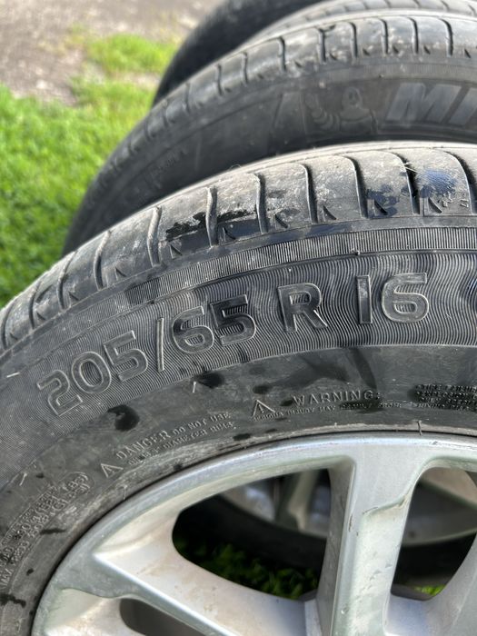 Продам комплект шин Michelin R16 с дисками