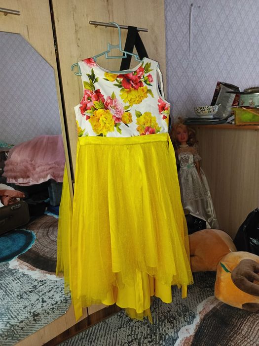 Платья на девочку б/у