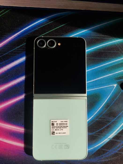 Samsung galaxy flip 6