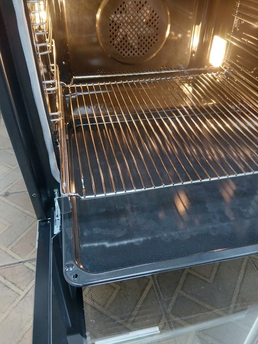 Свободно стояща печка с индукционни котлони Gram с тъчскрийн управление  и  само почистване Pirolise 2 години Гаранция!