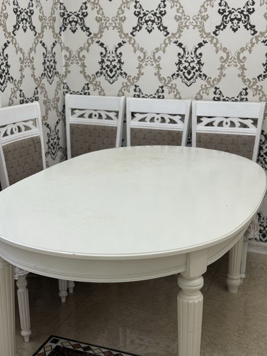 Продаю стол со стульями