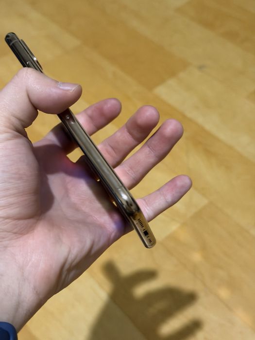 iphone XS золотистый цвет