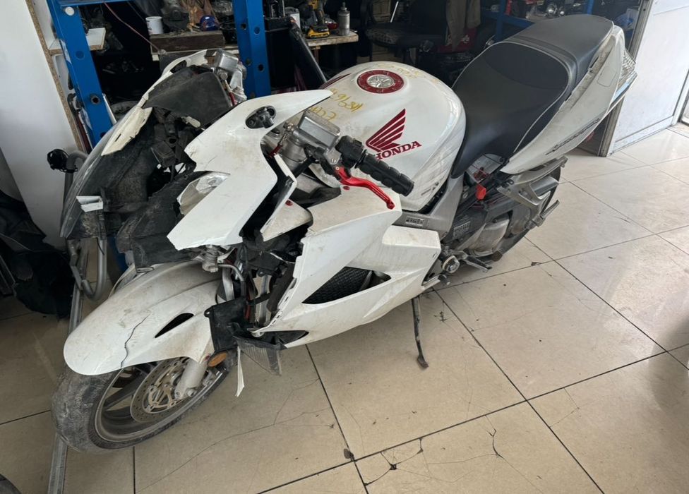 Honda VFR 800 Interceptor 2008 на ЧАСТИ