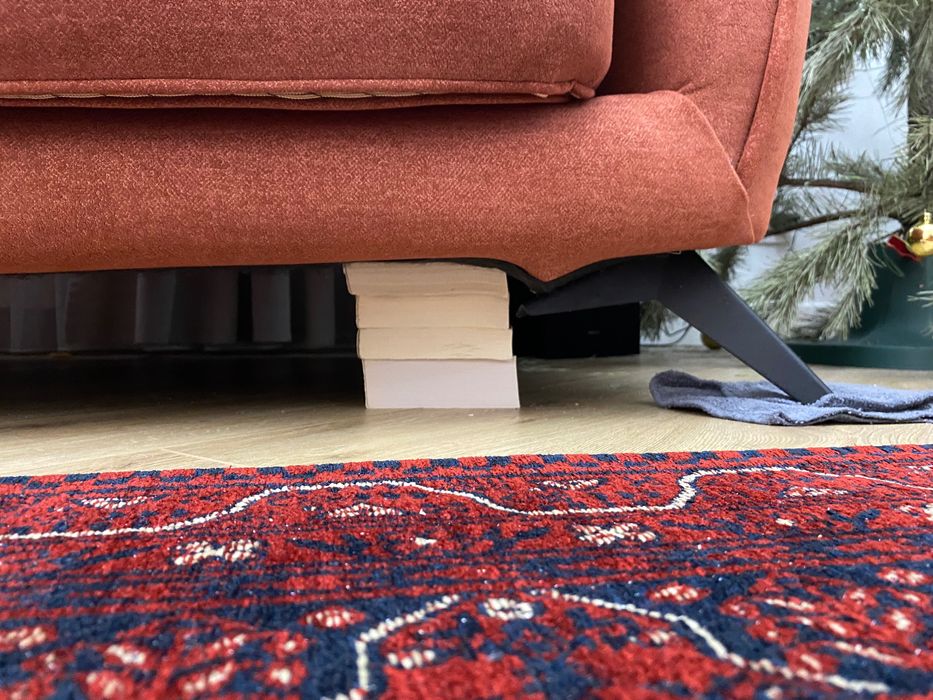 Продается не раскладывающийся Диван