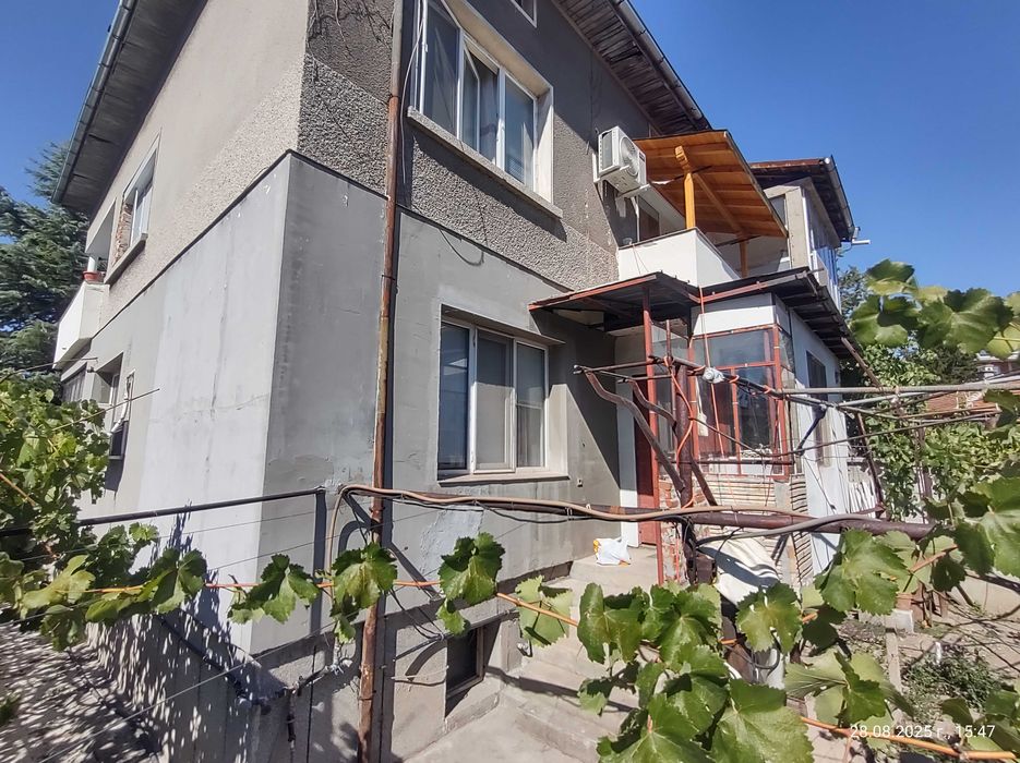 Продавам етаж от къща в Първомай