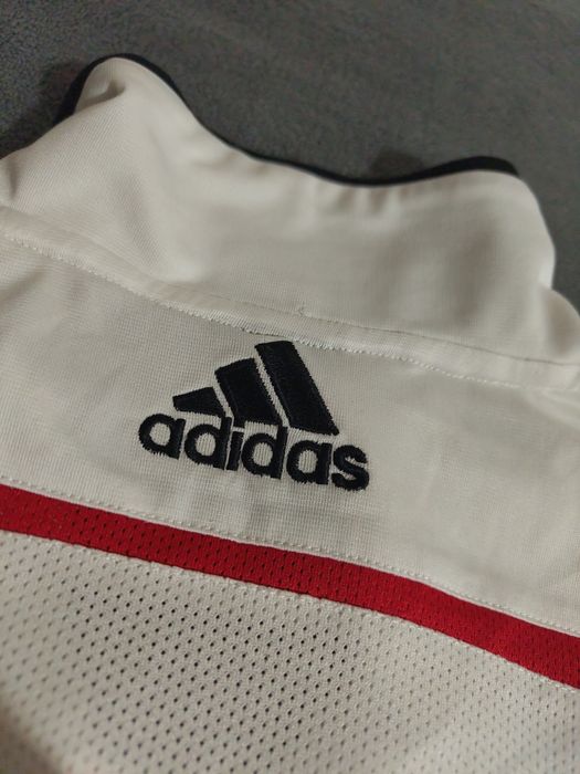 Милан ,Milan ,Adidas , от сезон 2004/05 , тренировъчна тениска ,плюс шорти на Милан от 2017