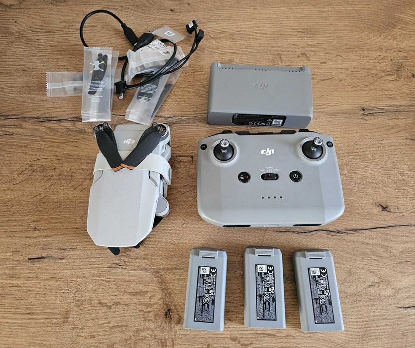 Drona DJI Mini 2 SE Fly More Combo