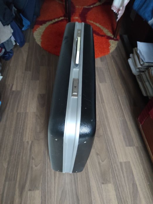 Geamantan voiaj din fibra carbon, modern, Lungime=68cm Inaltime=52cm