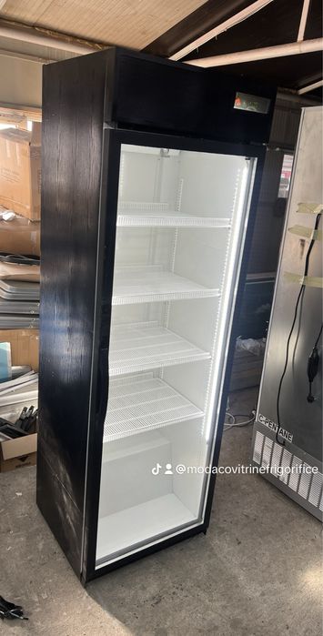Vitrina frigorifica verticala cu usa din sticla