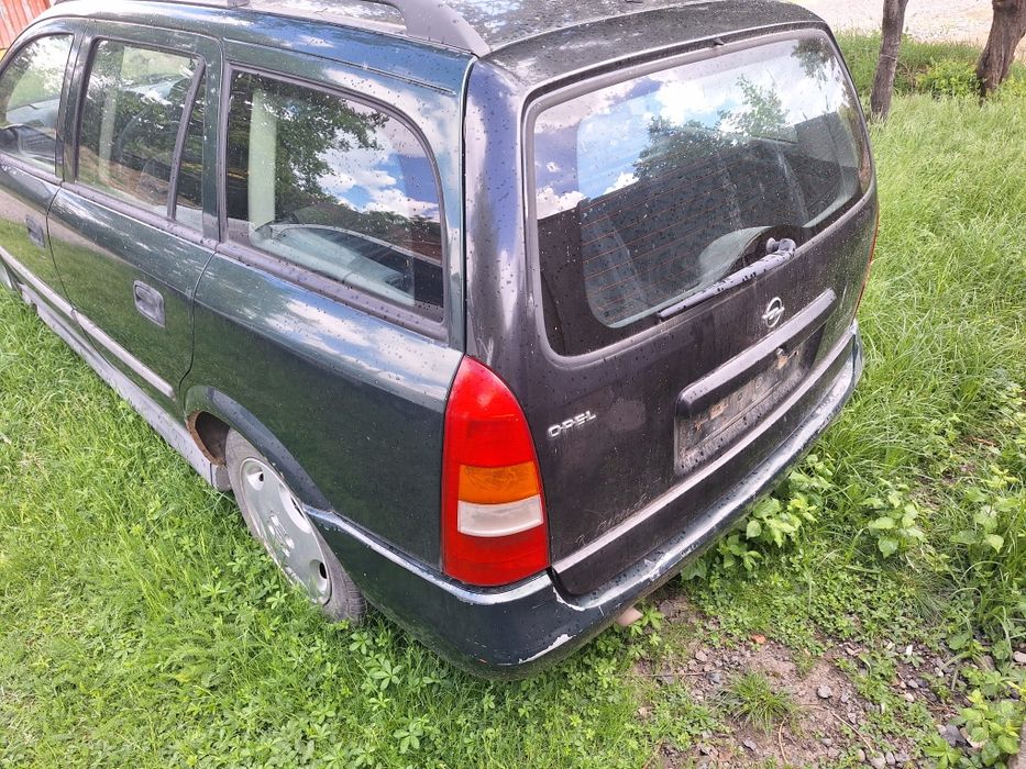 Dezmembrez opel astra g