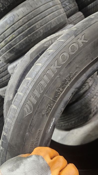 Продам пару шин 275/40/21