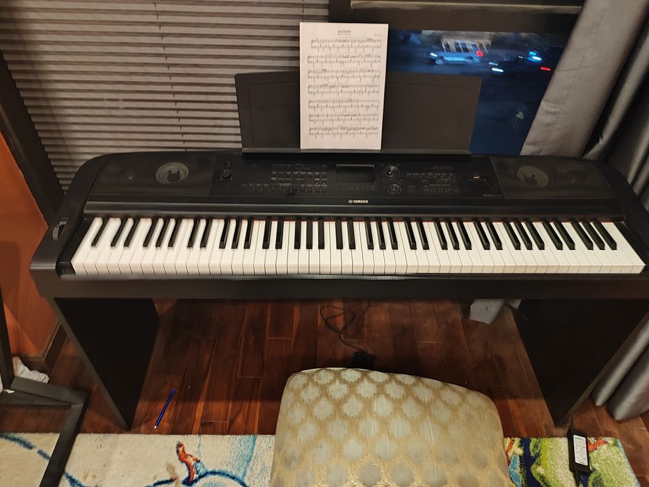 Цифровое Пианино -  YAMAHA DGX-670