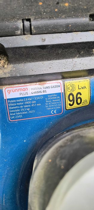 Vând mașină de taiat iarba.