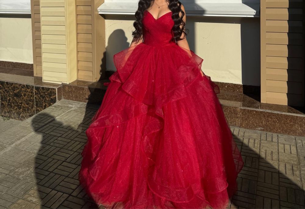 Продам на выпускной платья