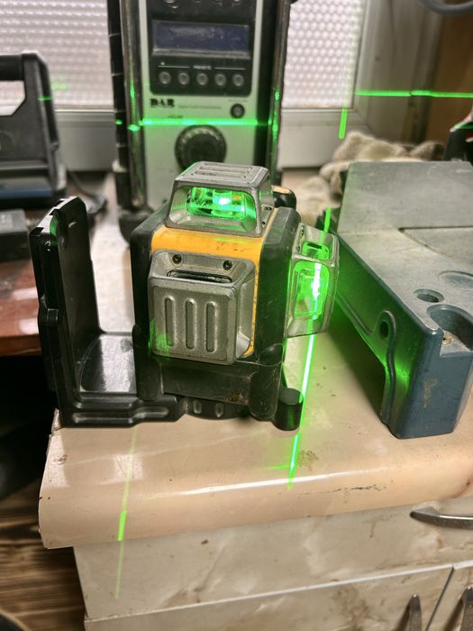 Schimb cu rotopercutor Laser dewalt in 3 linii