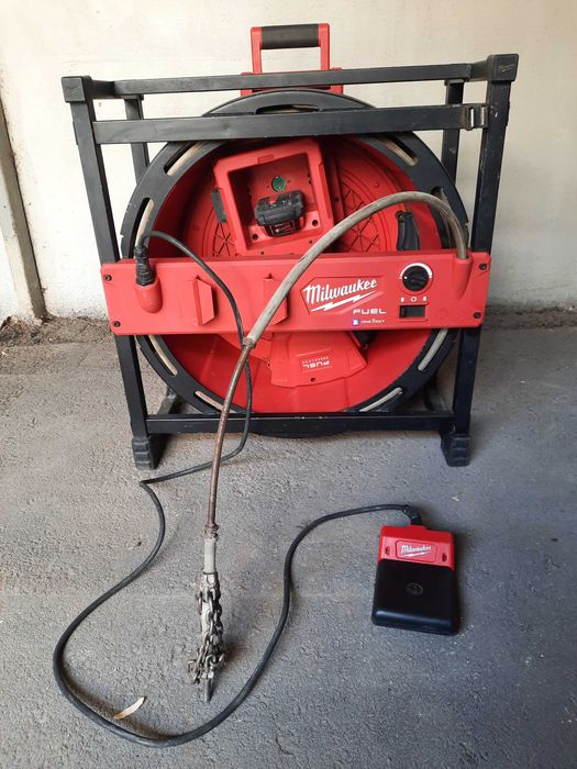 Millwaukee M18 машина с гъвкав вал за почистване на тръби и канали