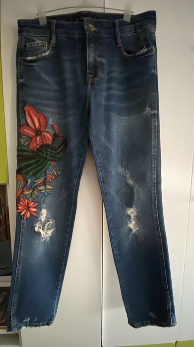 Jeans cu broderie, Zara
