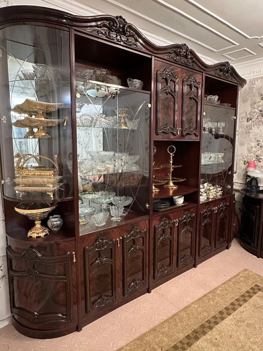 Сервант почти новый