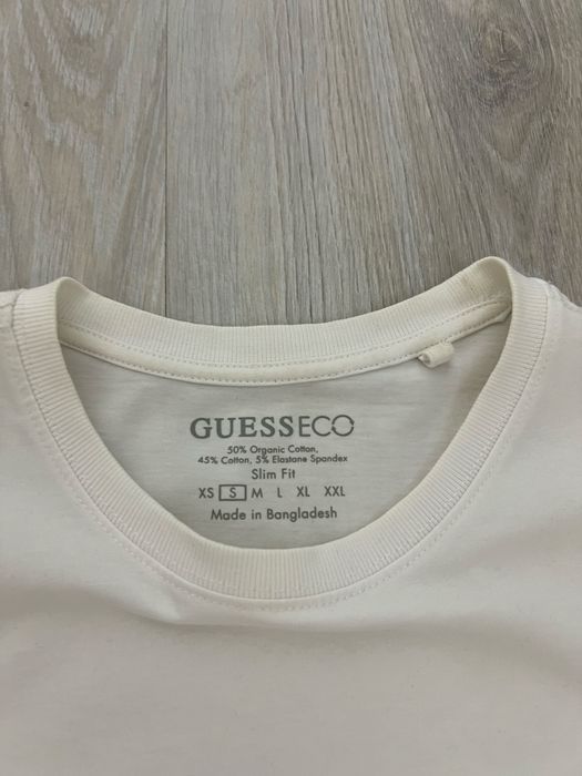 Vand tricou Guess S slim fit impecabil