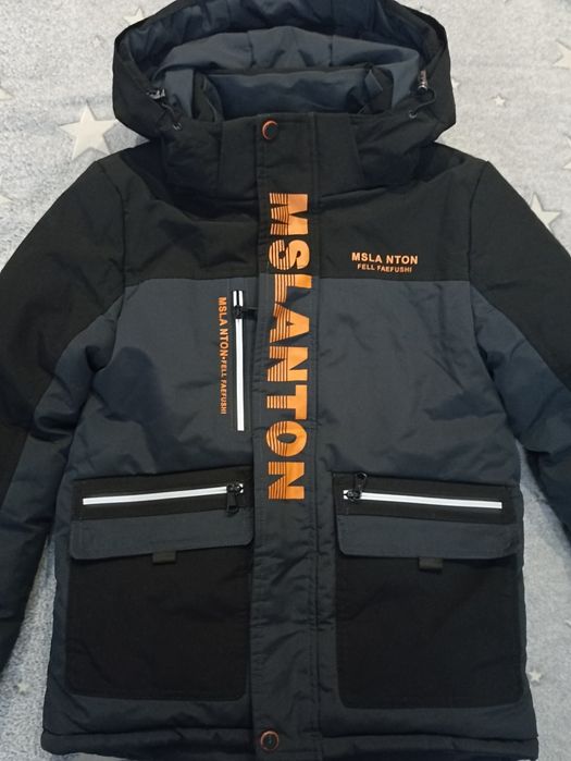 Куртка 134 р продам срочно