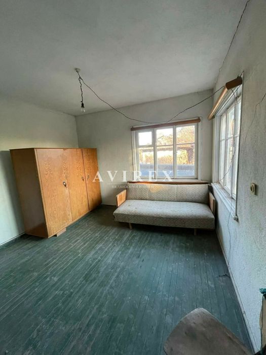 Къща за продажба - с. Бяла Река, 760 кв.м допълнителни 1100 кв.м