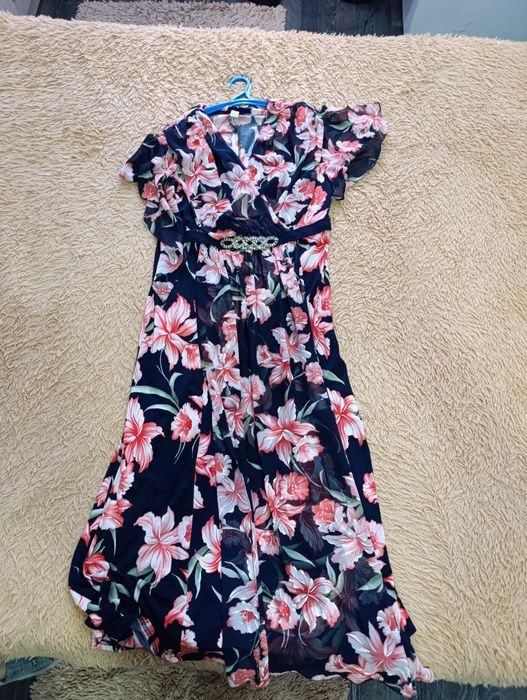 Продам платья размер 48-50