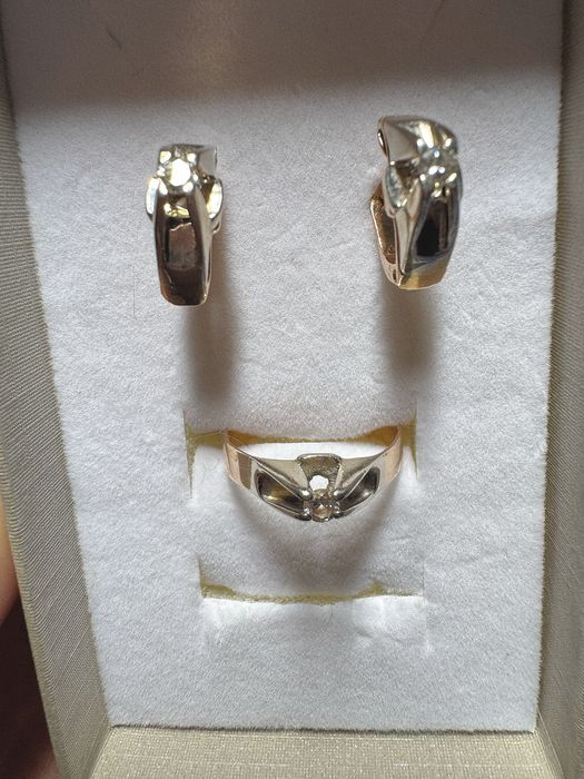 Золотой набор серьги и кольцо бриллиант