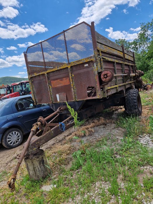 Vând remorcă de împrăștiat gunoi