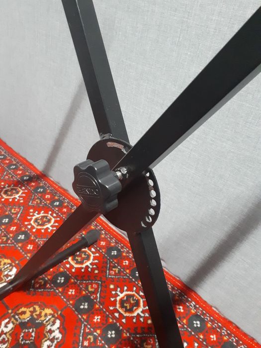 Стойка для синтезатор