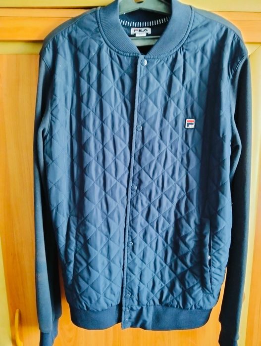 Продам бомбер fila