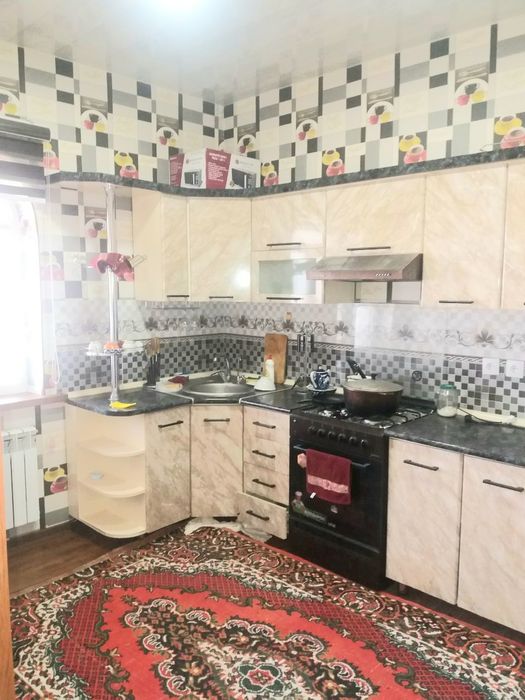 Мирзо Улугбекский район Чингельди угловой дом 2-этажный 6-сотых 8-комн