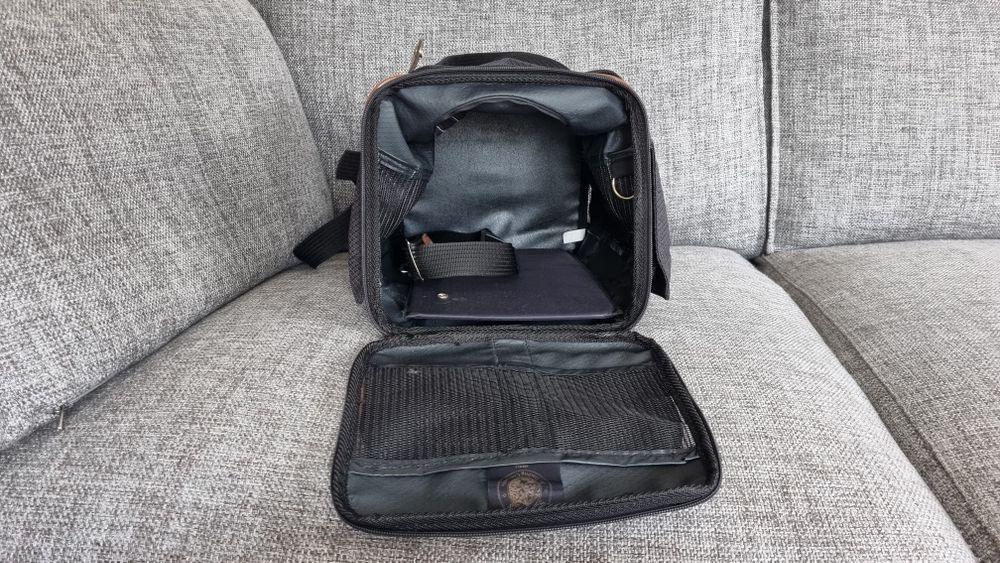 Американска къща, чанта за път за кученце