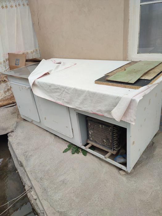 Стол Холодильник