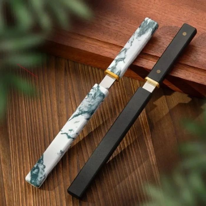 Нож с кожена каня