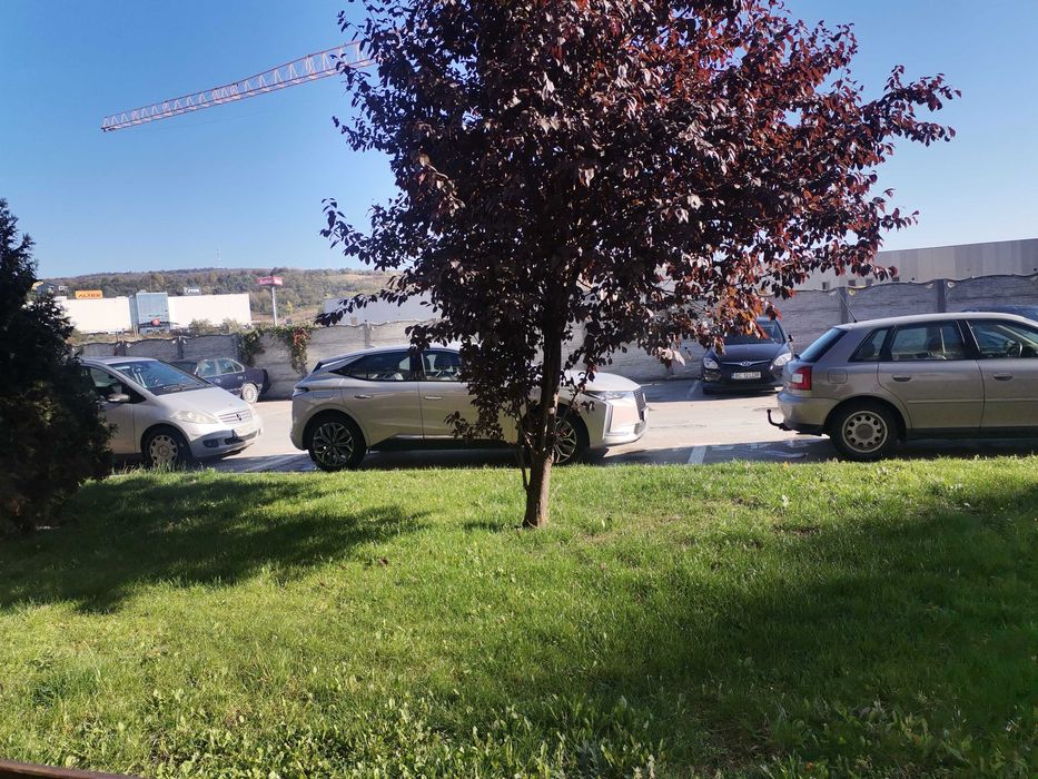 inchiriez apartament cu 2 camere, bloc nou, zona Auchan Iris