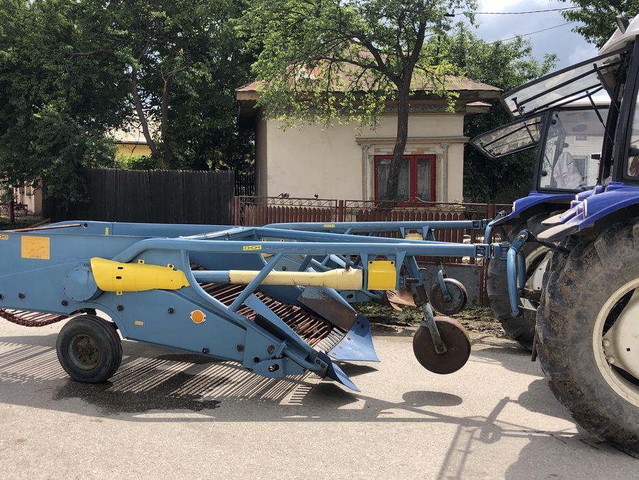 Masina,masini recoltat/scos cartofi si ceapa