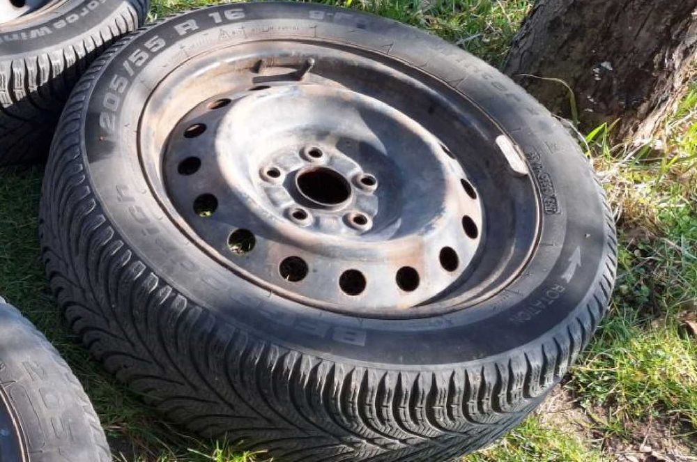 Продавам 4 бр. зимни гуми BF Goodrich g-Force Winter 2 – 205/55 R16