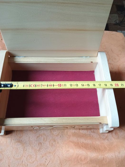 Дървена кутия за бижута