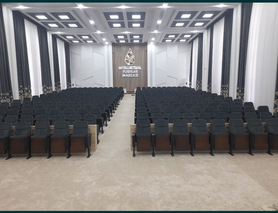 Кресло для конференция зала