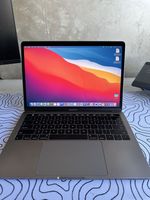 Macbook Pro 13.3, 1ТБ SSD, I7 Touch Bar, 16GB 3.3 GHz