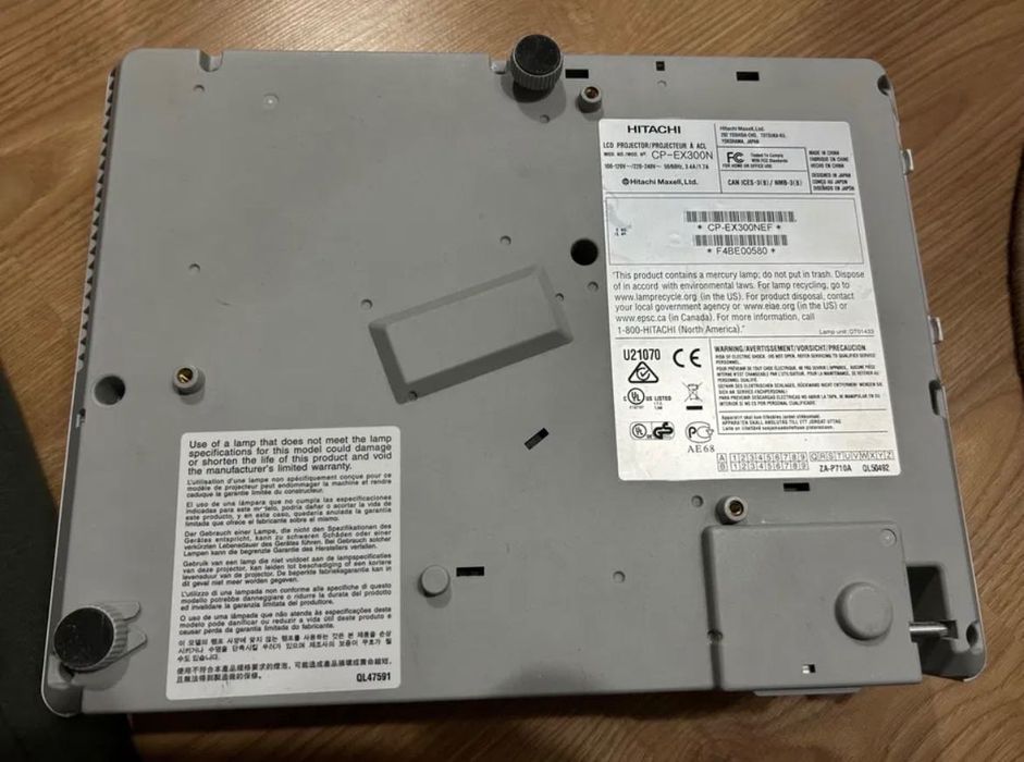 Videoproiector Profesional Hitachi 2 buc și Vivitek 400ron negociabil