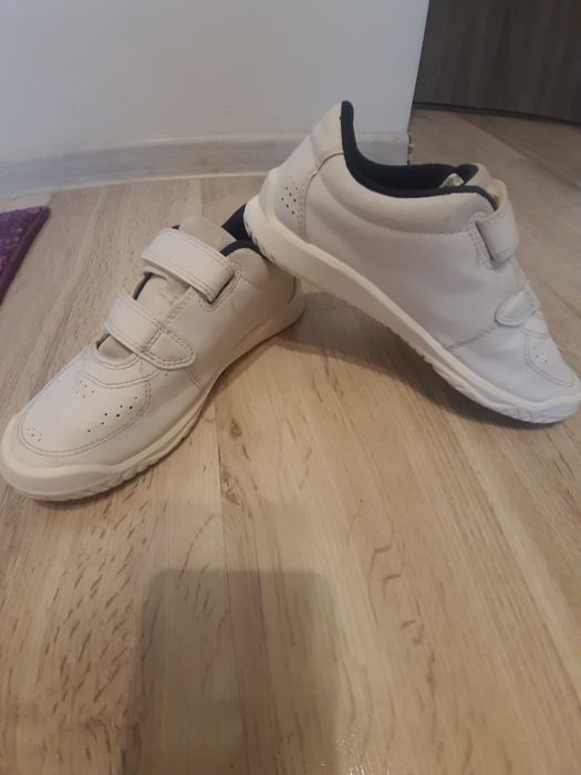 Vand adidași de copii de la Decathlon, mărimea 36.