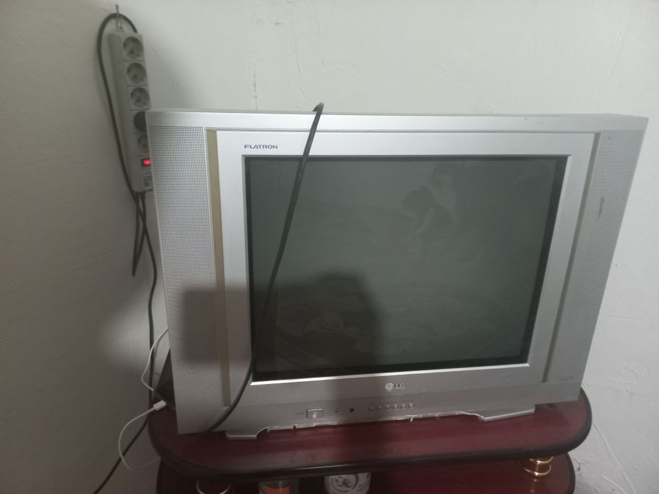 Продам старый телевизор LG