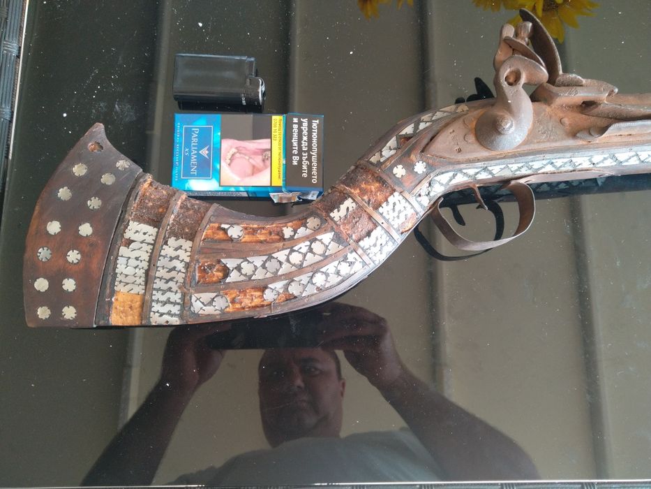 Продавам антикварен Хайдушки Тромблон със седеф и бронзов обков Уникат