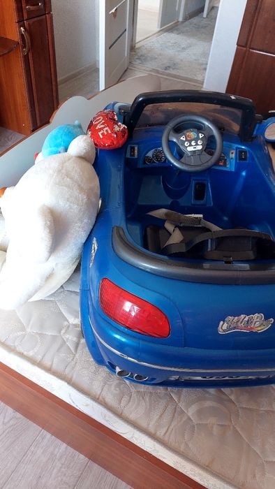 Детская машинка продам