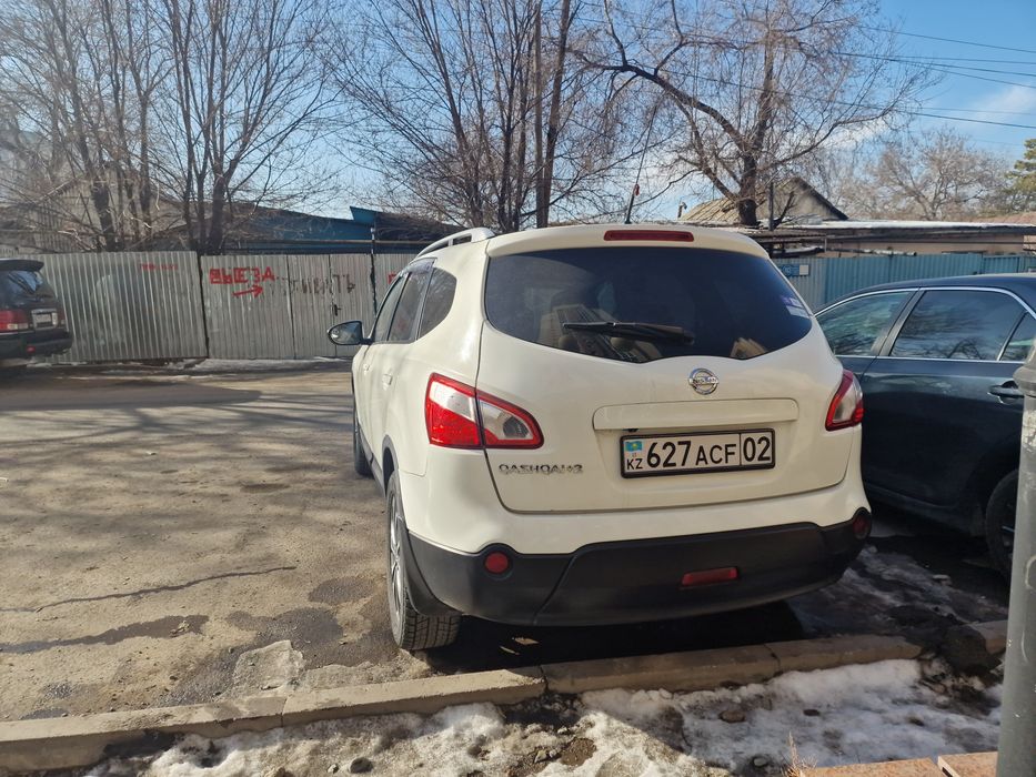Продаю Qashqai +2  j 10 рест