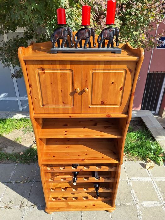 Трапезен бюфет от масивна дървесина